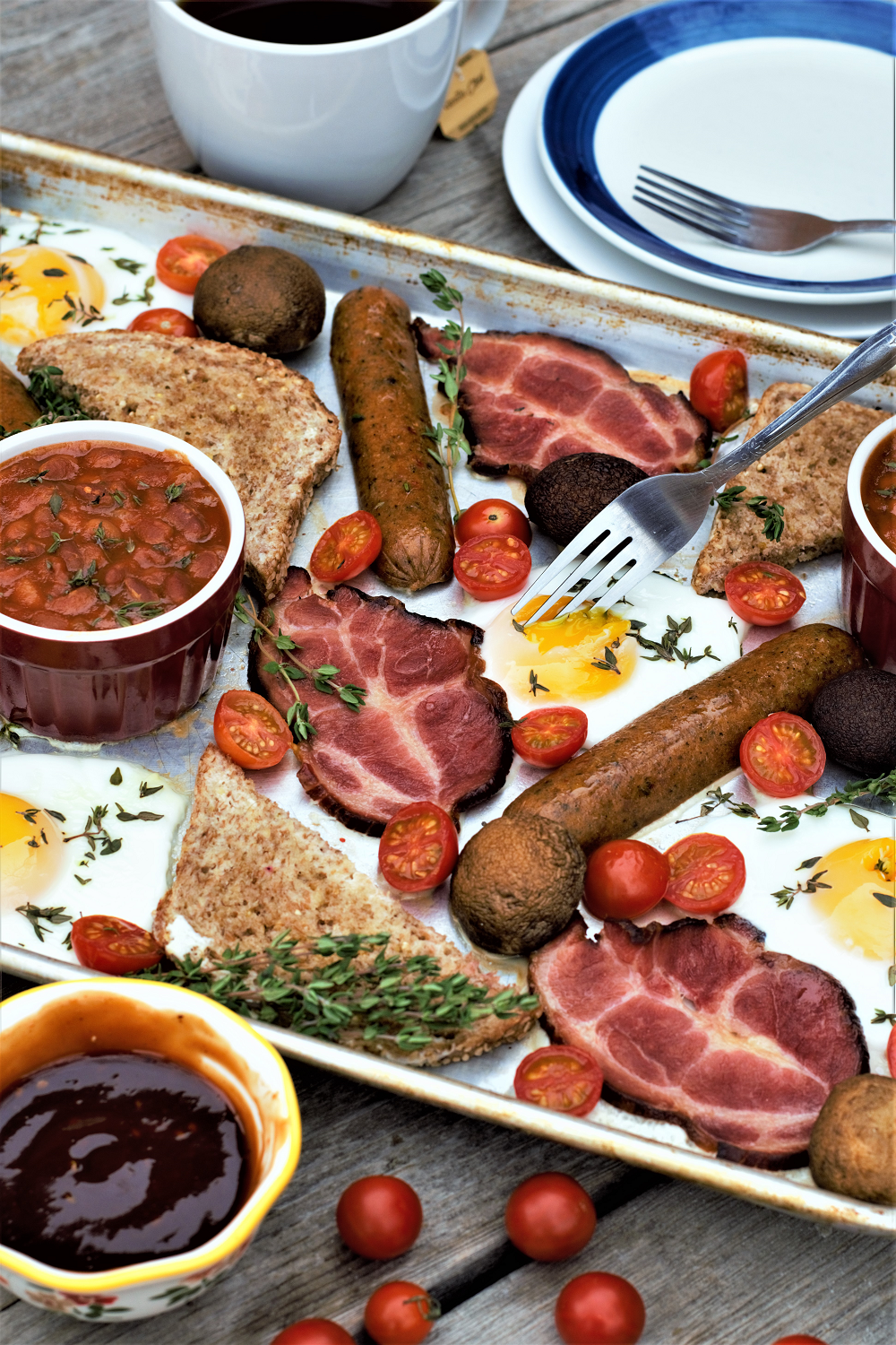 (Almost) full english breakfast for two, all baked together on a sheet pan in 15 minutes! Perfect weekend brunch or mid-week surprise for a wonderful morning treat.