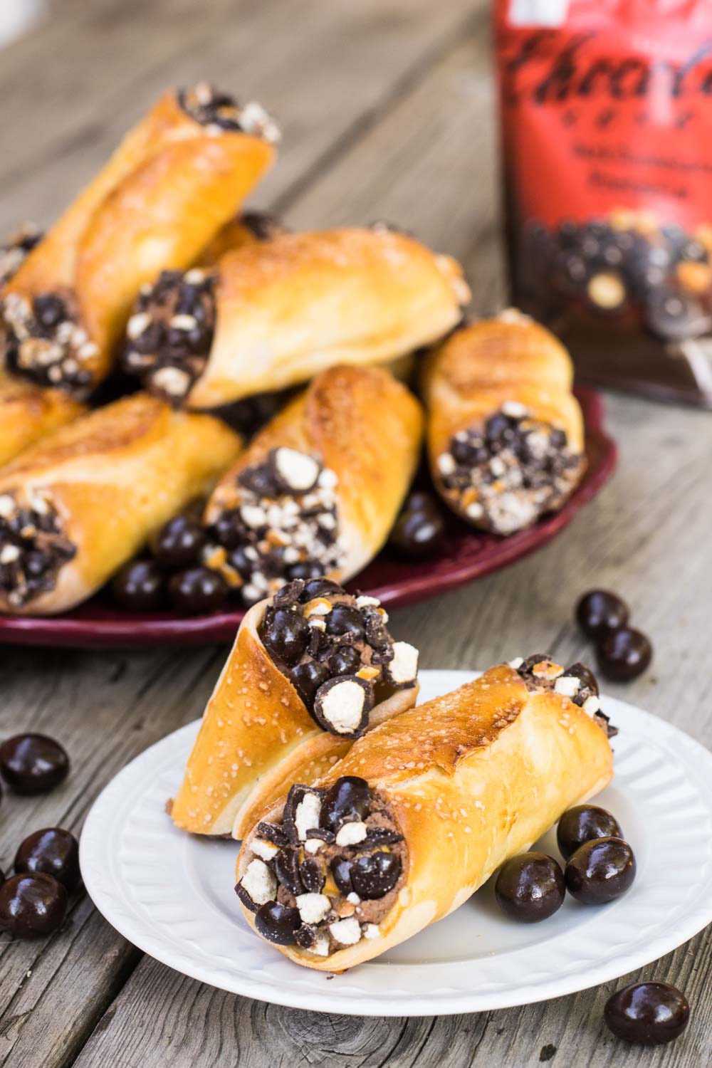 The only thing better than salty-sweet pretzel bites coated in a thick layer of rich dark chocolate is transforming them into pretzel cannoli!