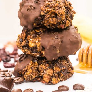 Kickstart mornings with super-caffeinated cookies! These rich cookies are vegan, gluten-free, & naturally sweetened for indulgent-but-healthy quick breakfasts.